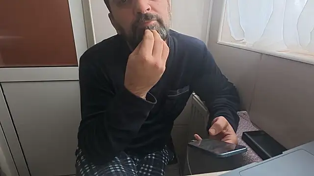 TARKAN1: διαδικτυακό σόου στην κάμερα