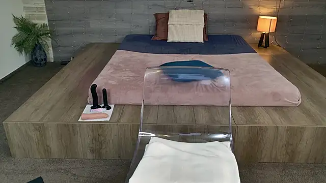 Chat +18 de hornyb33_ ao vivo