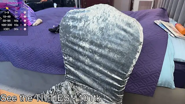 emily_is_here_ Adlı Modelin Canlı XXX Sohbeti