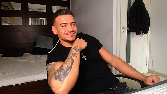 ElijahThorne Chat XXX in diretta