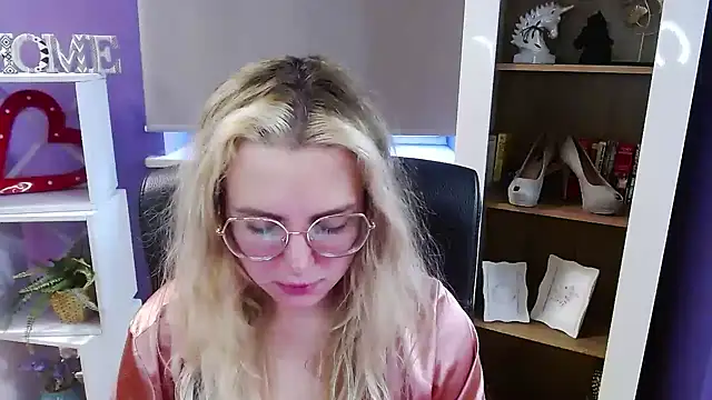 Zoey_Erotic Chat XXX live