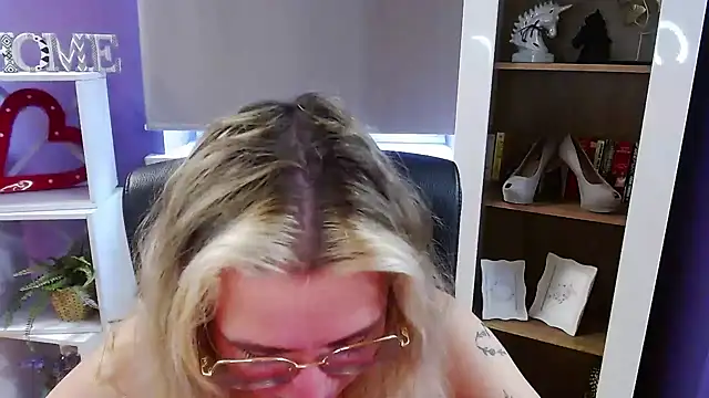 XXX chat uživo modela Zoey_Erotic