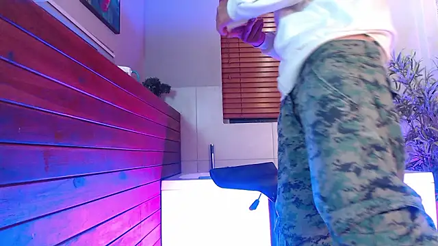 دردشة DrakeNeumann الجنسية المباشرة