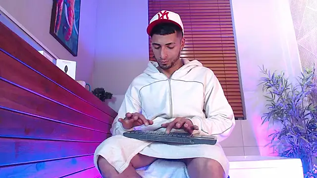 Онлайн чат XXX DrakeNeumann