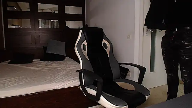 Онлайн чат XXX ElijahThorne