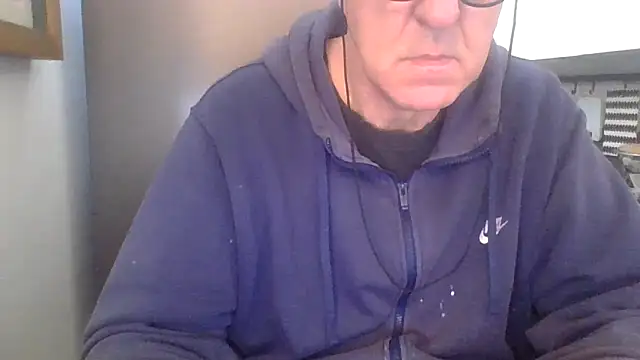 ANONIMO7735's Live XXX Chat