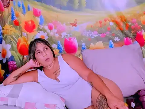 Chat +18 de indianroxy ao vivo