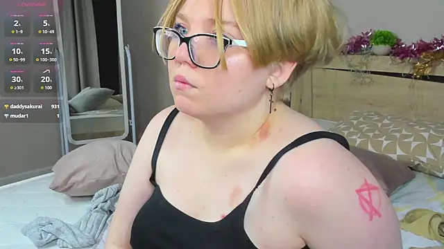 Онлайн чат XXX Lauraaa_Smith