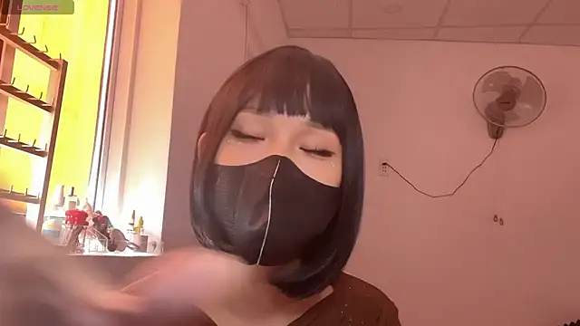 Tieu-May's Live XXX Chat