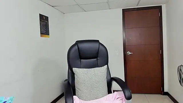 Chat +18 de Aisha_hotts777 ao vivo