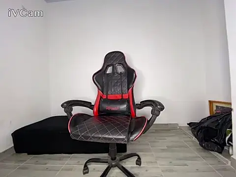 blessed-cock 即時 XXX 聊天