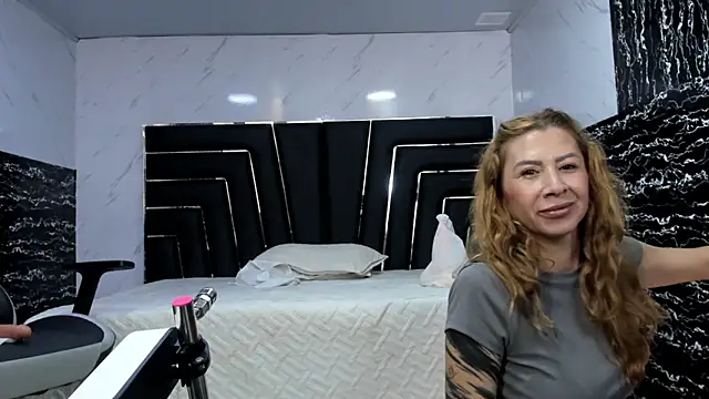 Chat XXX en directo de Ladyy_Scarlett