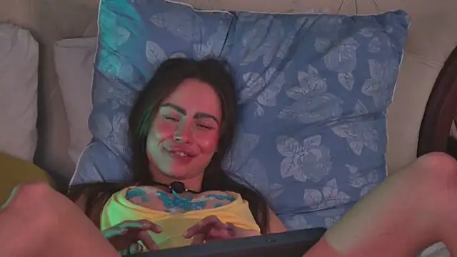 Chat +18 de Amanda_River ao vivo