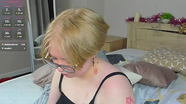 Lauraaa_Smith: απευθείας συνομιλία ΧΧΧ