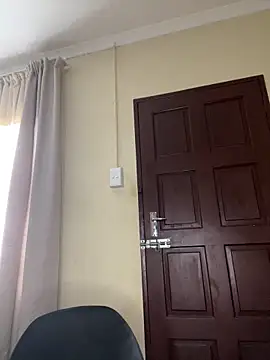 Gifttheskimaskboy014: διαδικτυακό σόου στην κάμερα