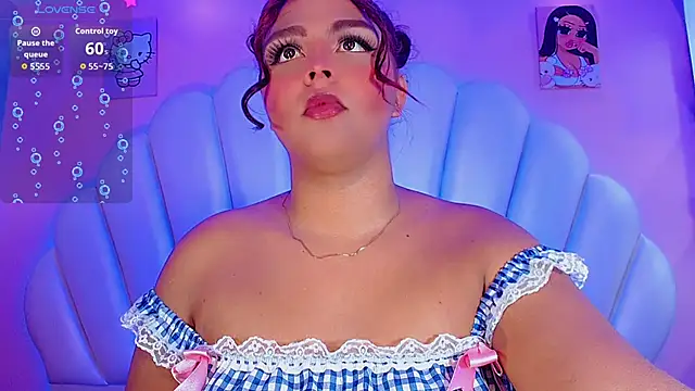 Maia_Hotts Show in webcam