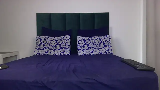 THROATGOATxo Chat XXX in diretta