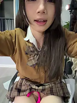 Yiyi-707's Live XXX Chat