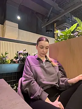 SashaCatt Adlı Modelin Canlı XXX Sohbeti