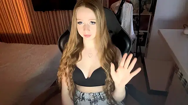 Онлайн чат XXX EmilyBubble