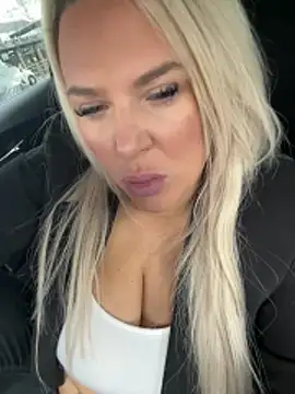 Онлайн чат XXX Bustyblondebabe32