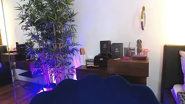 CreamyInkky_: онлайн-секс-чат