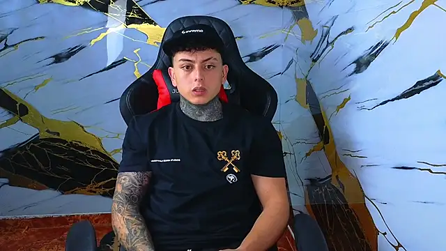 Chat +18 de Kevin22_222 ao vivo