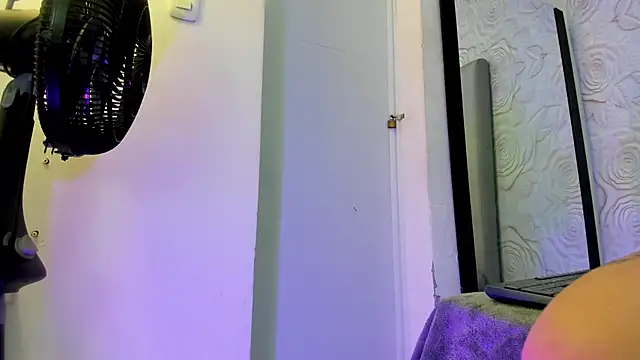 AlexaFoxy18 现场XXX聊天