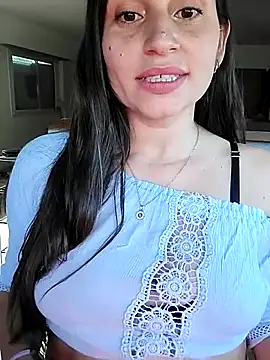 Show modela LolatuMiel na web-kameri