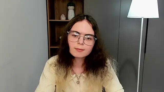 Chat +18 de MyrlZangger ao vivo