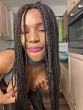 ShantelSexyYoungMilfie élő XXX-chatje