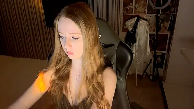 Онлайн чат XXX EmilyBubble