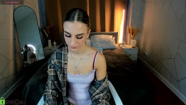 Chat +18 de Silen_Tori ao vivo