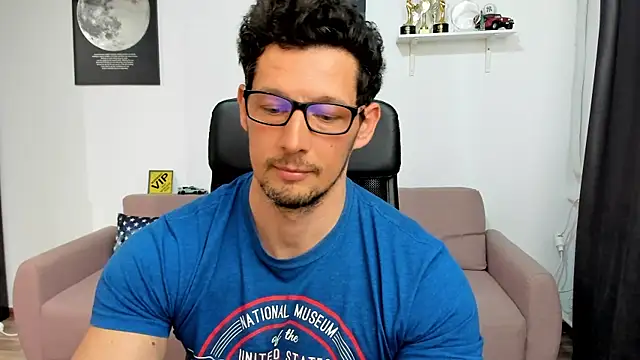 BrutusK08のライブXXXチャット