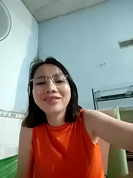 Famrita 在線直播表演