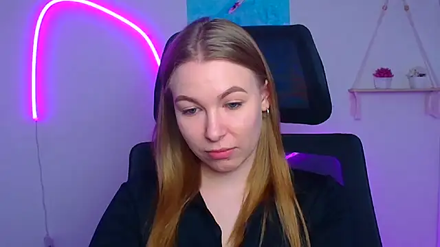 Dana_flowers élő XXX-chatje