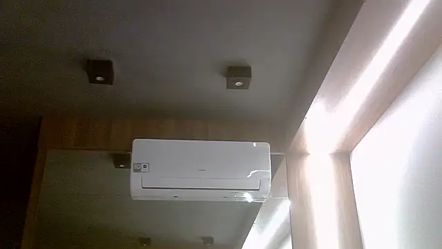 Chat XXX ao vivo de SkinnyKitten