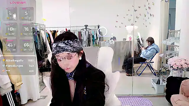 yangyang-777 Chat XXX in diretta