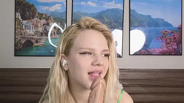 Aviciaura élő XXX-chatje