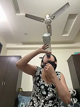 raavigirl – Kamerová šou