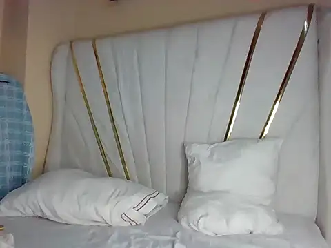 SquirtQueen16 Live XXX Chat