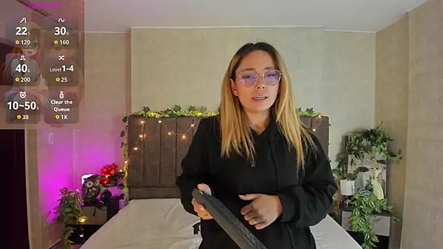 LanaMills_ Webcam Show