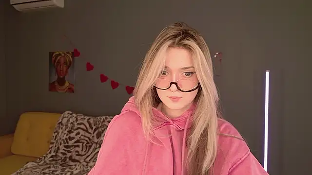 BellaSink élő XXX-chatje