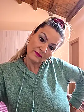 Živý XXX chat CRHYSTEL