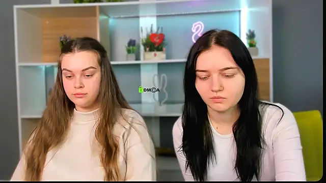 XXX chat uživo modela miki_ti