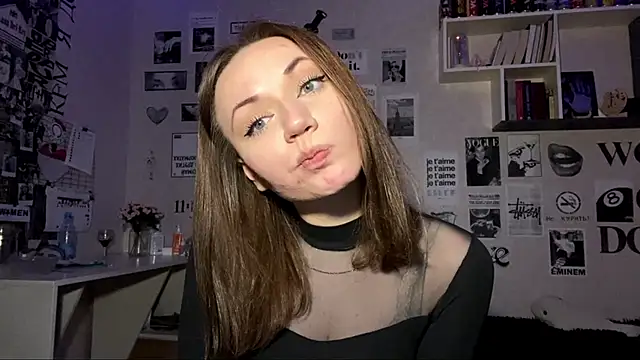 XXX chat uživo modela JuliaCurletteye