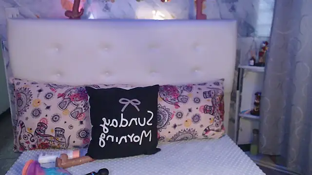 Nicolelewllss Chat XXX in diretta