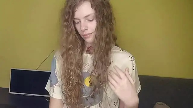 XXX chat uživo modela RayaNenlia