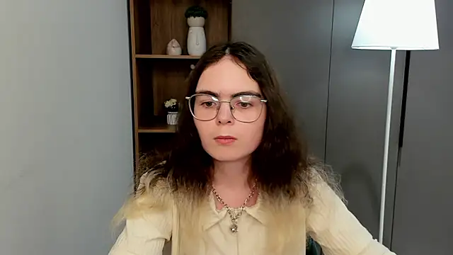 Chat +18 de MyrlZangger ao vivo