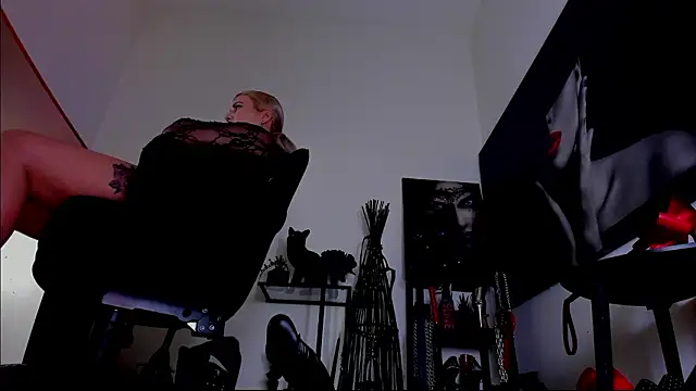 MistressDemi Chat XXX in diretta
